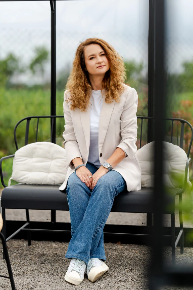 Diana Hideg, autoarea cărții Pe larg despre zâne